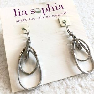 NWT Lia Sophia hammered silver drop earrings